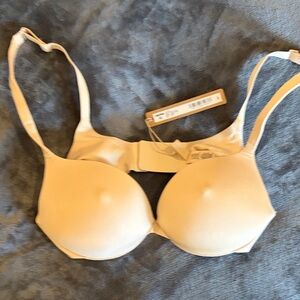 SKIMS Ultimate Nipple Push-up Nude Women's Bra. 32B